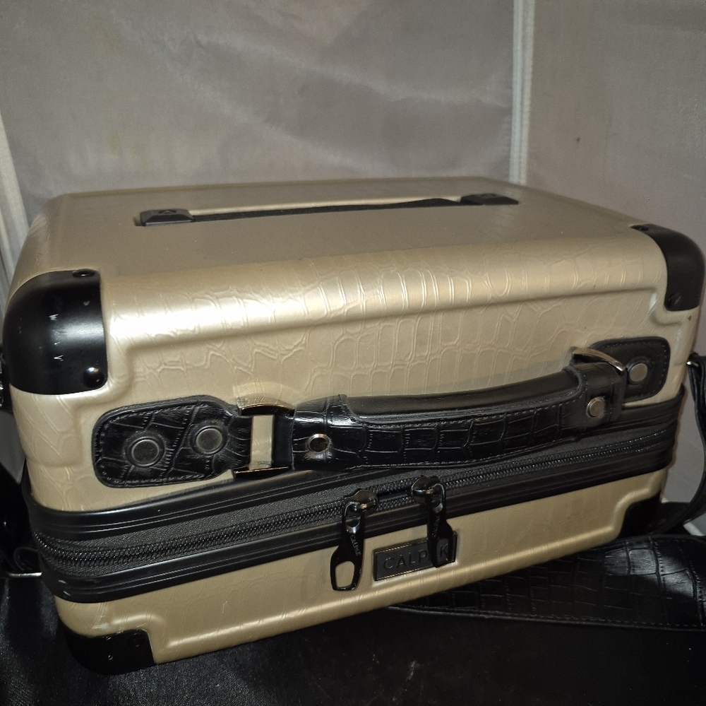 Tan and Black Crocodile Pattern  Travel Train Case Luggage Attachment - Picture 3 of 8